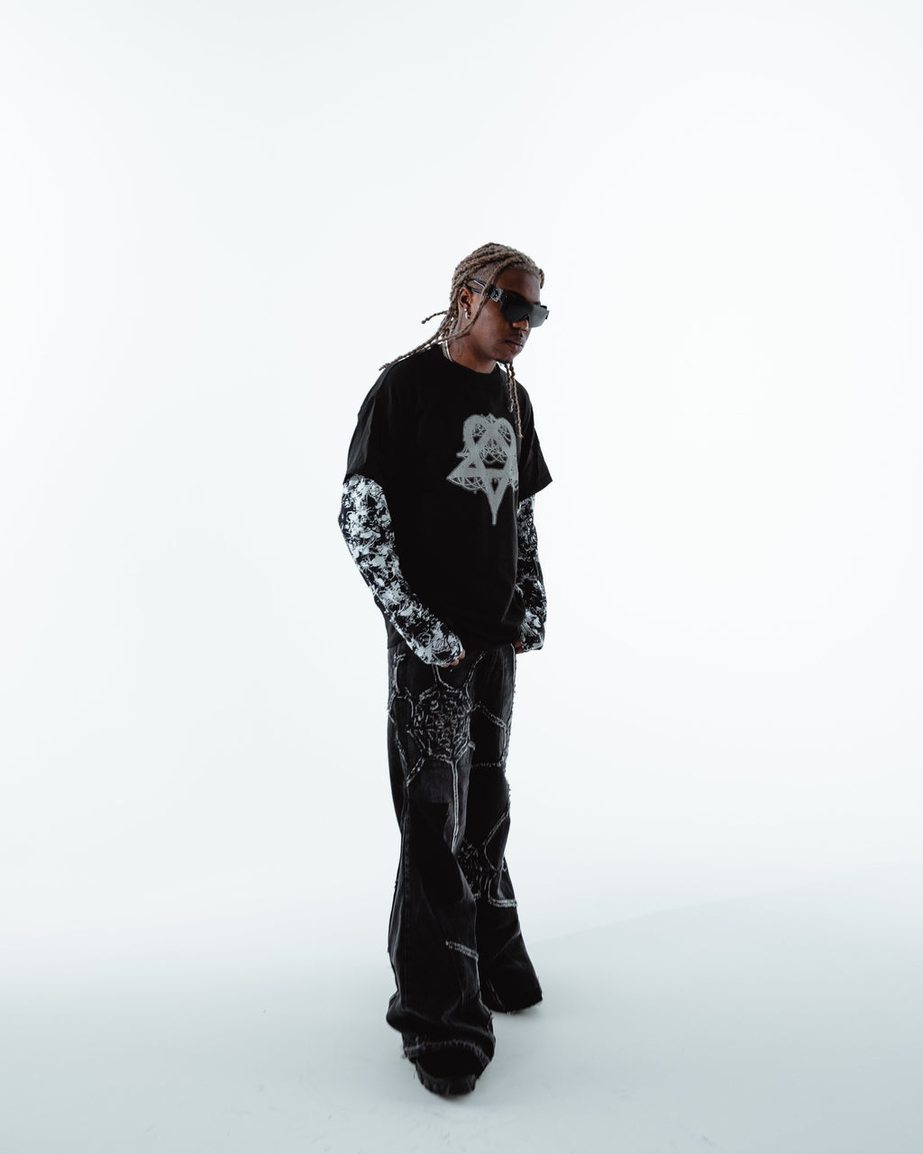 BL OVERLAPPING DIVINITY TEE WITH CAMO MESH SLEEVES