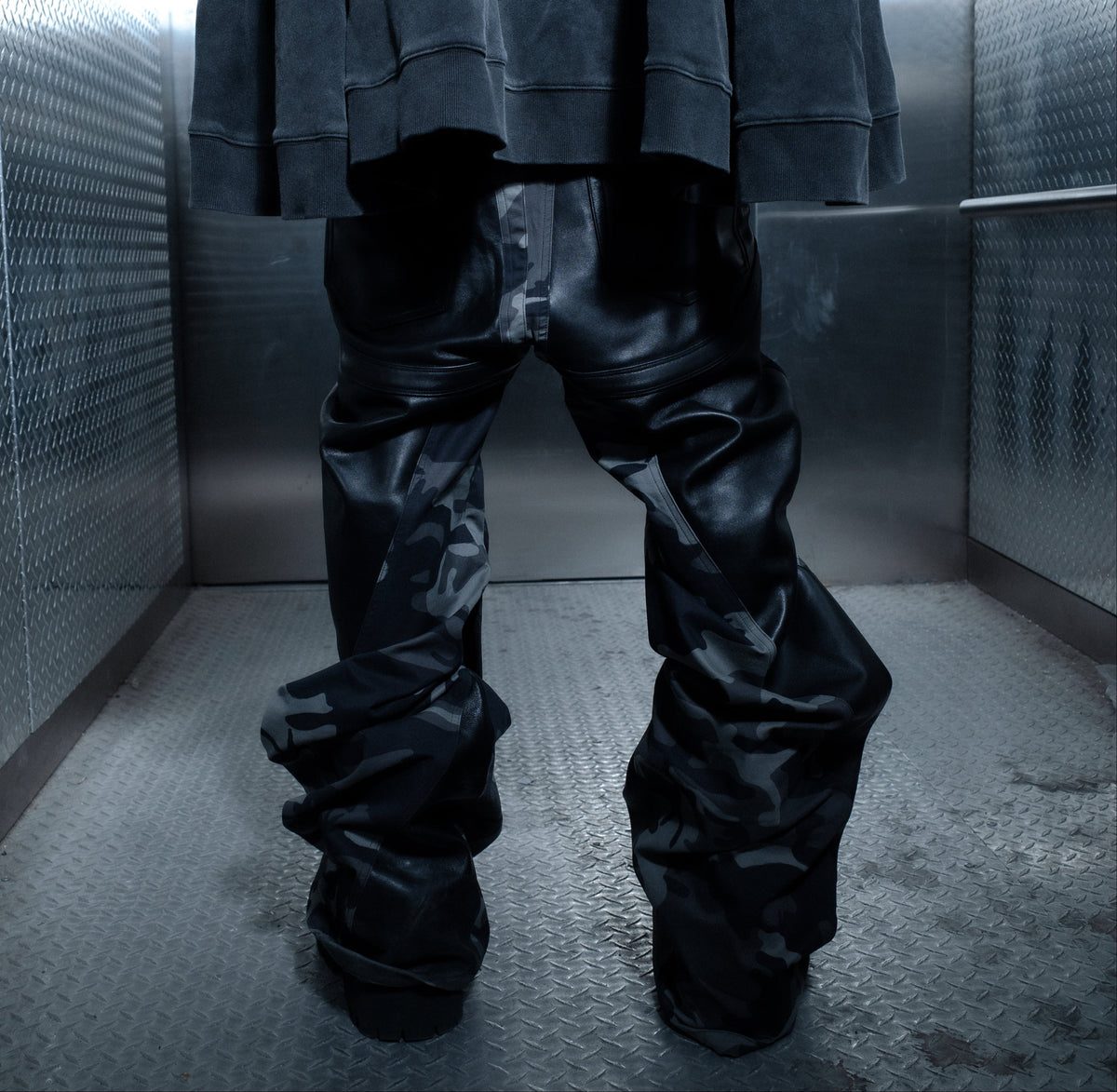 BL MUDCAMO FLARED LEATHER PANT