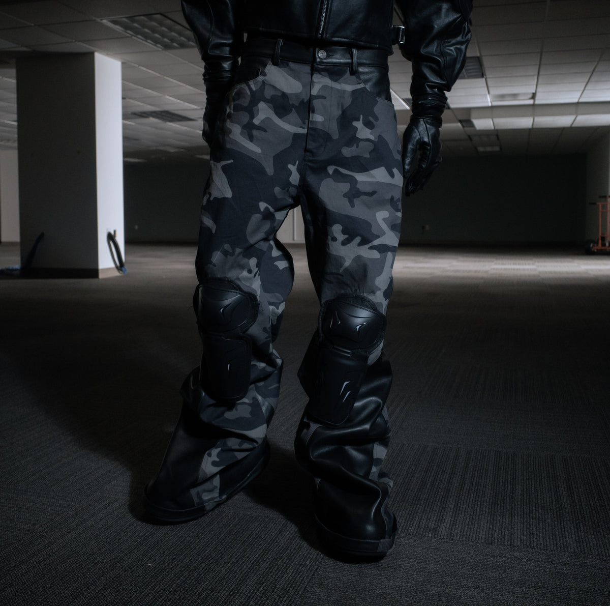 BL MUDCAMO FLARED LEATHER PANT