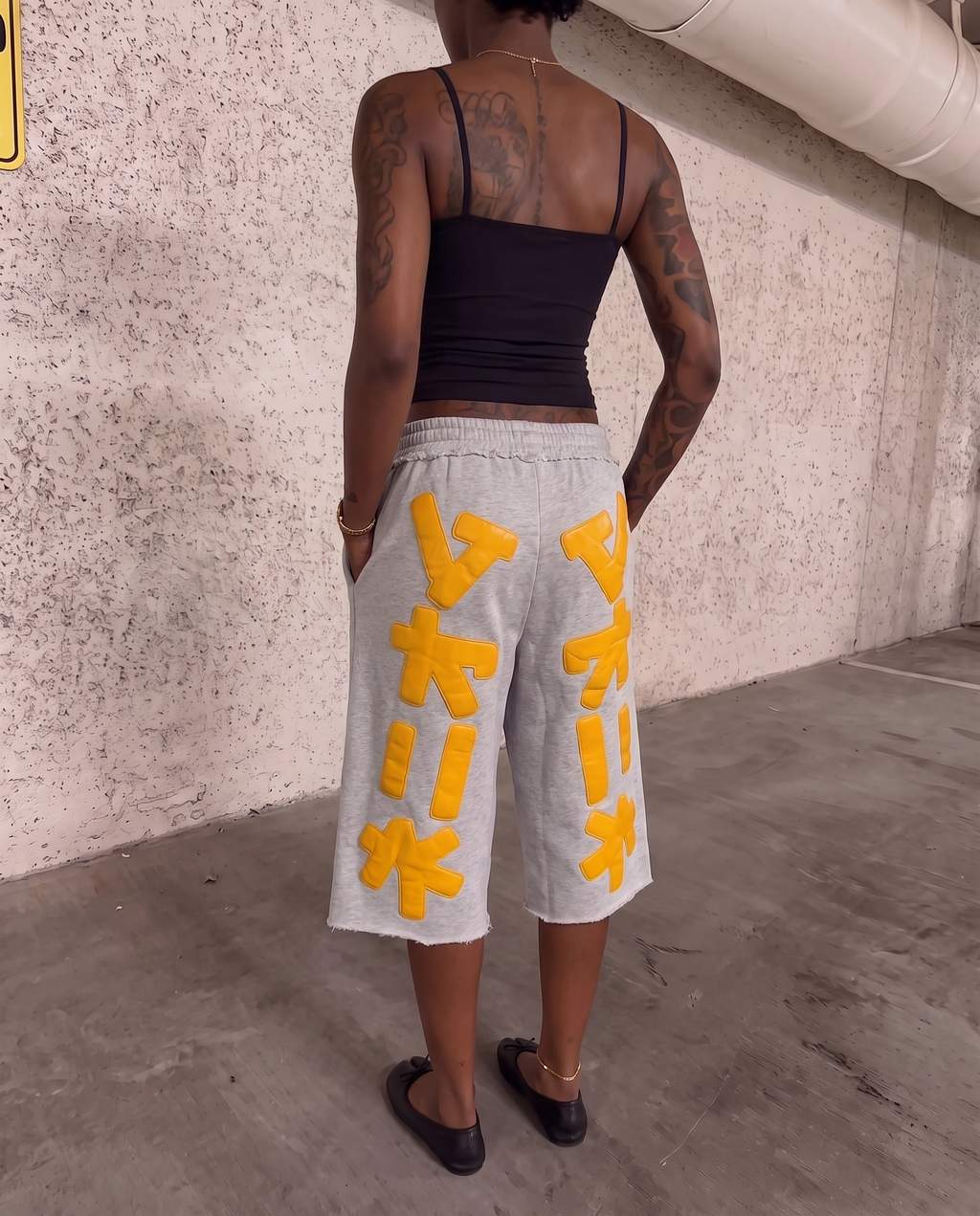 ★ LIMITED ★ Win In Silence 3/4 Cotton Sweatshorts — Grey Leather Patch Smiley Shorts